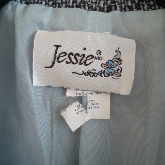 Matching skirt and blazer set - Picture 10 of 12